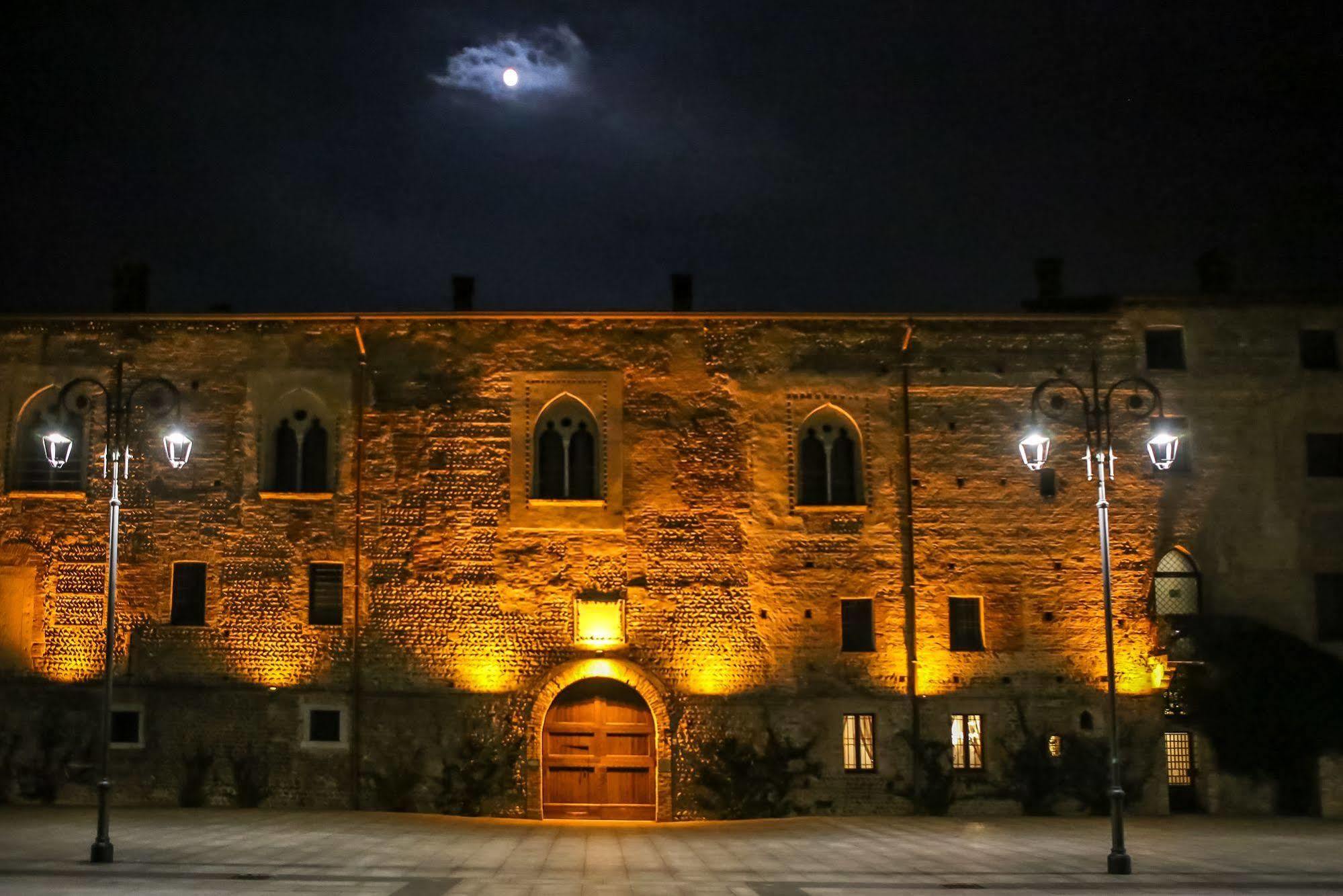 Castello Visconteo Hotel Cassano dʼAdda Exterior foto