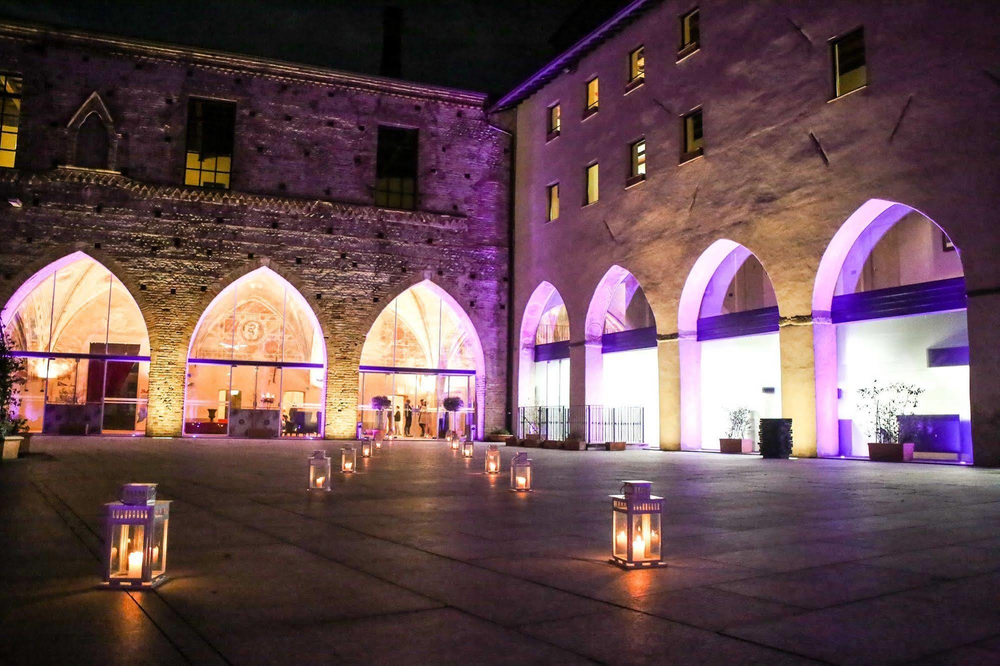 Castello Visconteo Hotel Cassano dʼAdda Exterior foto