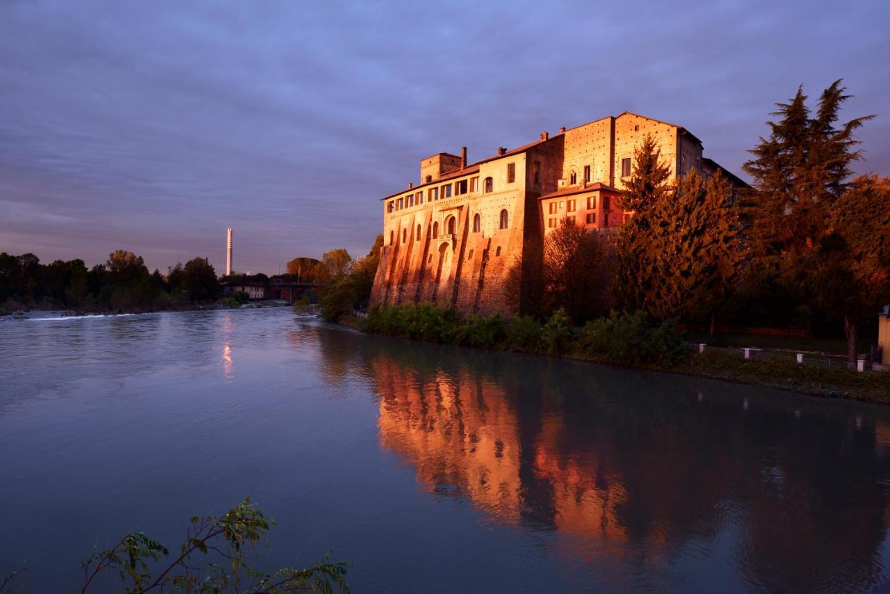 Castello Visconteo Hotel Cassano dʼAdda Exterior foto