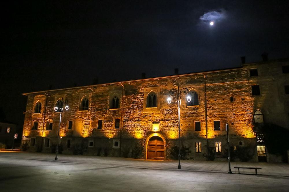 Castello Visconteo Hotel Cassano dʼAdda Exterior foto